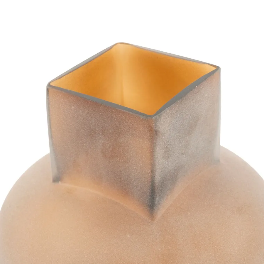 Vea1_Vase_detail1_60138.webp
