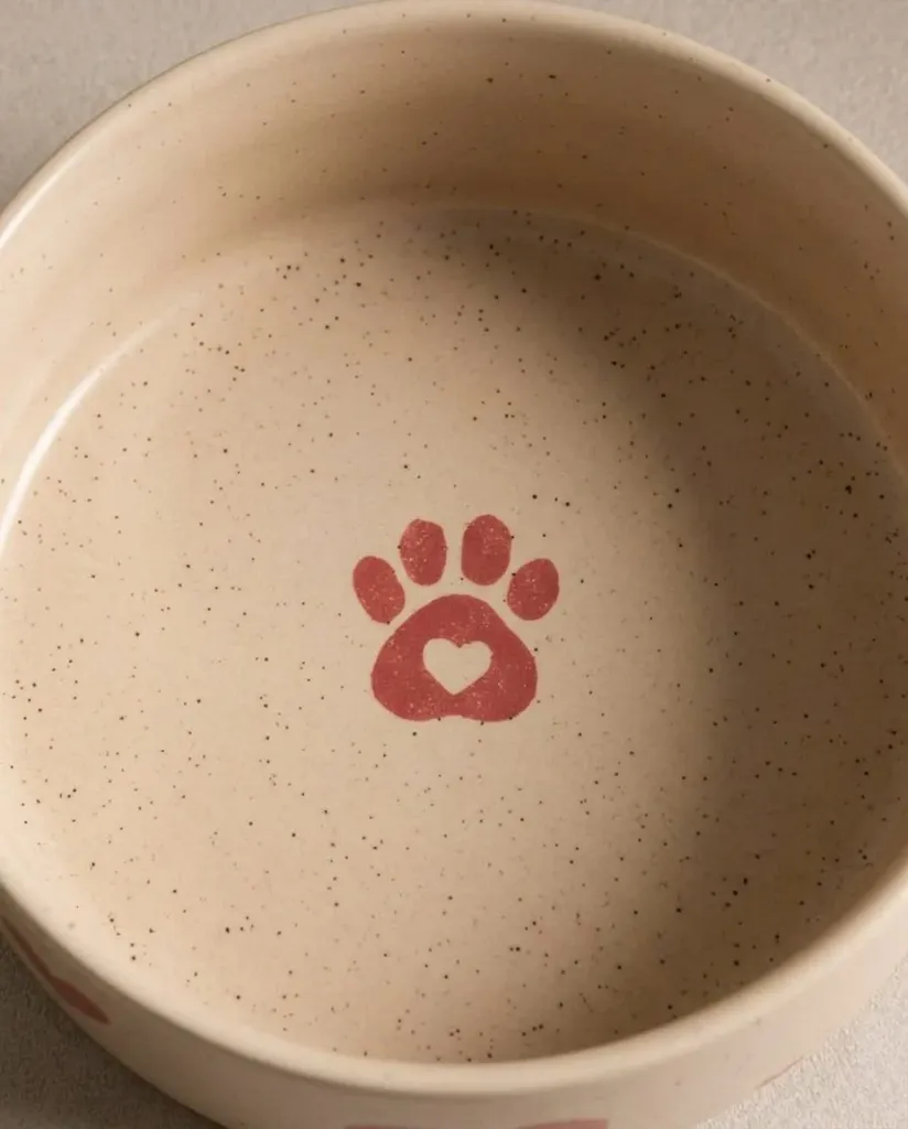 cozy-hearts-stoneware-pet-bowl-14cm-04.webp
