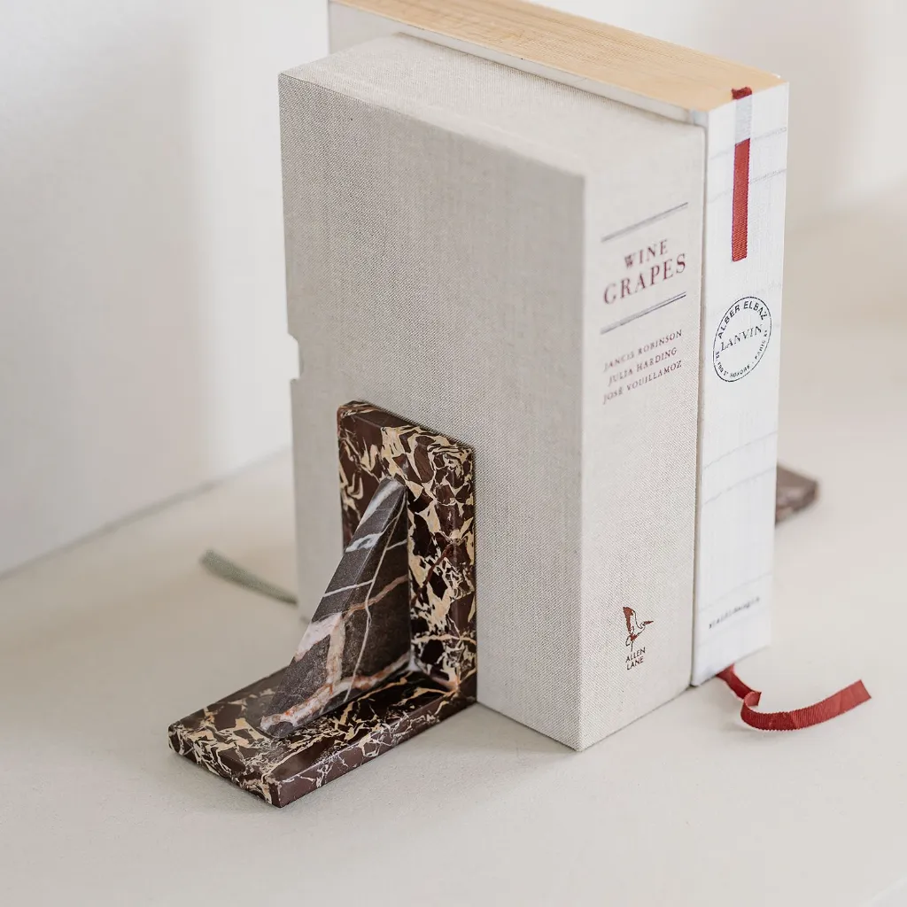 Opus_boekensteun_Marmer_burgundy-825281_05.webp