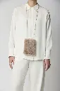 Gwen_PhoneBag_StuccoSand_Sfeer_NCF16473-555-OS-2.webp