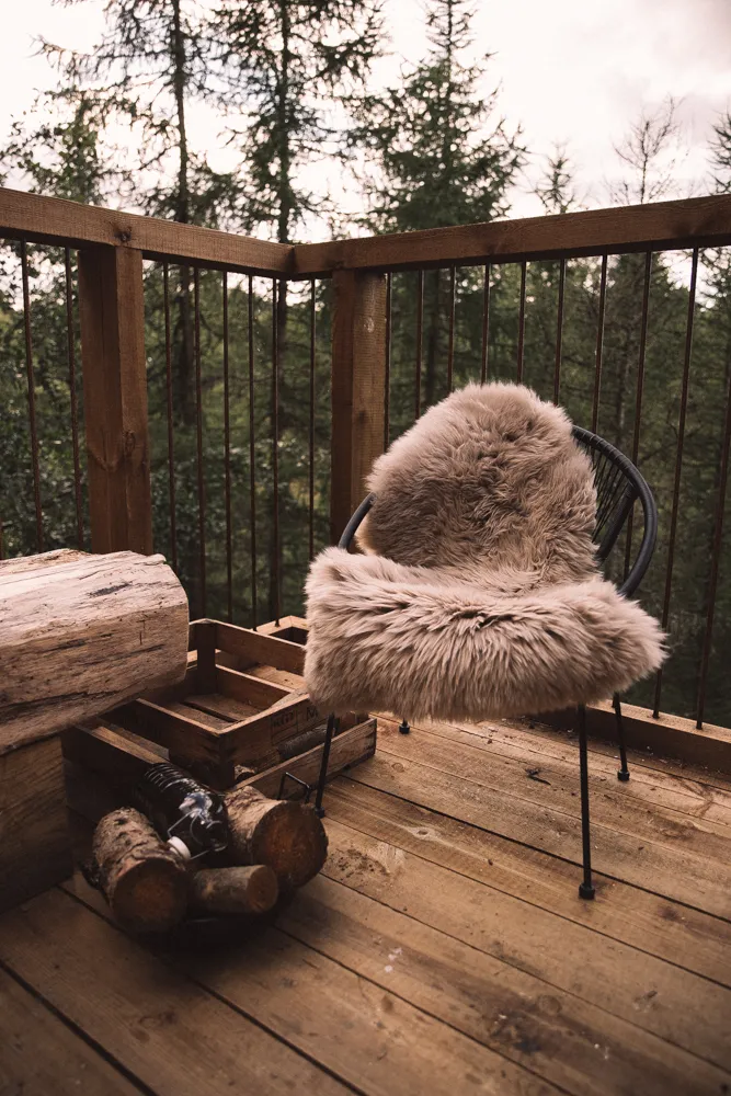 Sheepskin_LongWool_Premium_Taupe_sfeer1_NCL1021 5713562107197.webp
