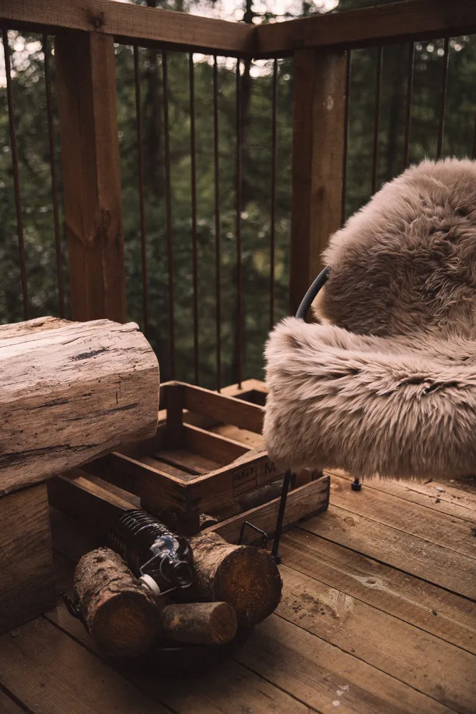 Sheepskin_LongWool_Premium_Taupe_sfeer2_NCL1021 5713562107197 2.webp